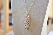 Load image into Gallery viewer, Feather Ridge Plume Agate Necklace